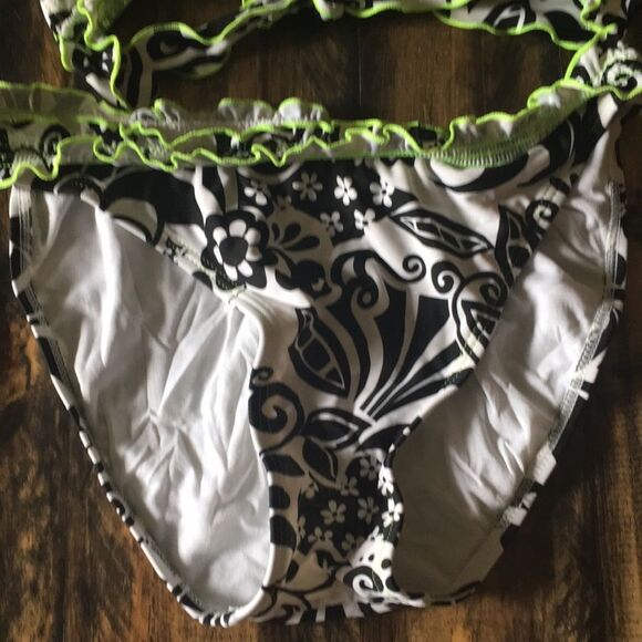 Halter Style Top Bikini Top is M & Bottom is L - Picture 3 of 8